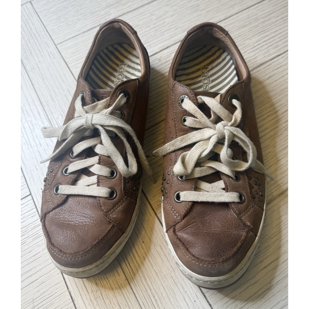 Taos Women's‎ Freedom Leather Studded Sneaker Perforated BROWN Lace Up SIZE 8